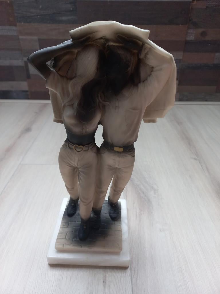 Beeld man en vrouw 31cm hoog, Ophalen, Beeld, Groep mensen