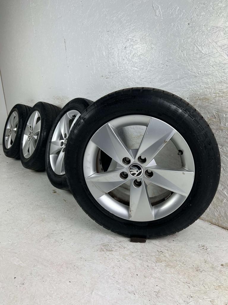 Originele Skoda Fabia combi velgen 15" 5x100 zomerset 5mm, Auto-onderdelen, Banden en Velgen, Niet ingevuld, Gebruikt, 15 inch