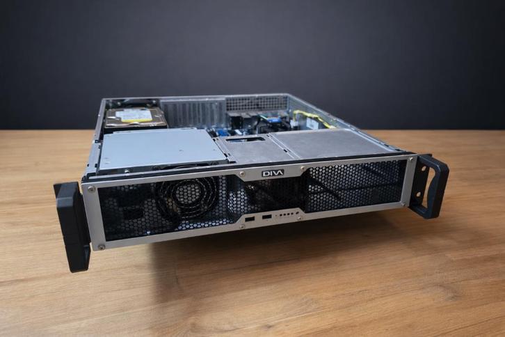 DIVA 2U Rack Server / PC – Intel i7 (3e generatie), Computers en Software, Servers, Gebruikt, 3 tot 4 Ghz, 4 GB, Hot swappable onderdelen