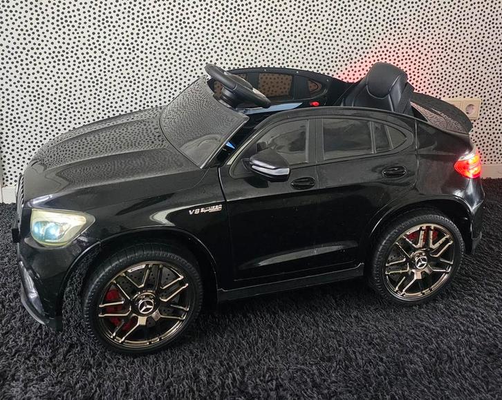 Zwarte Mercedes-Benz AMG kinderauto met afstandsbediening, Kinderen en Baby's, Speelgoed | Buiten | Accuvoertuigen, Zo goed als nieuw
