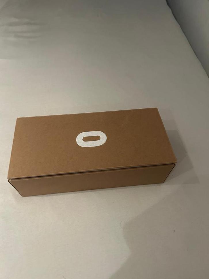 Meta Quest 2 VR-bril met controllers, Spelcomputers en Games, Virtual Reality, Gebruikt, Overige platformen, VR-bril, Ophalen of Verzenden