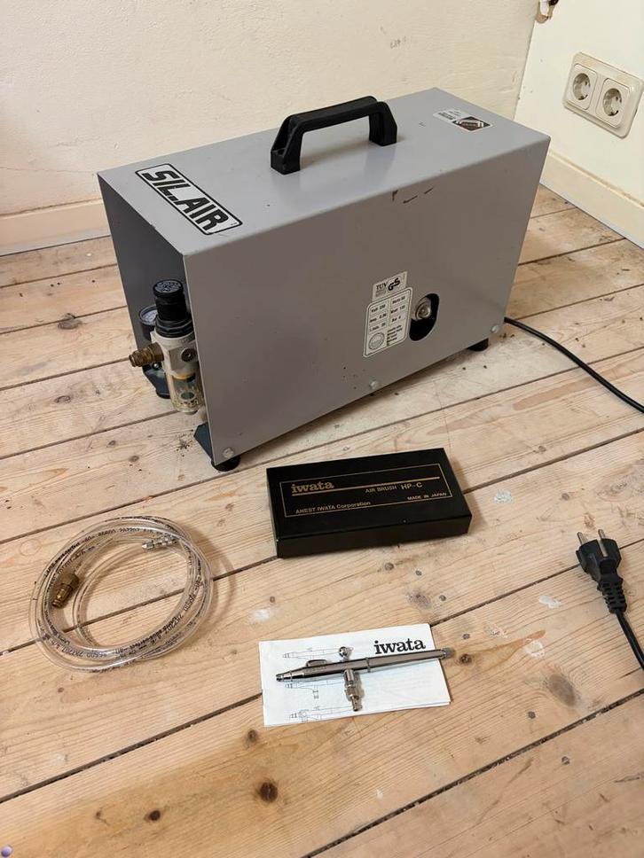 Airbrush Set Sil-Air Fluisterstille Compressor 2x Iwata, Hobby en Vrije tijd, Schilderen, Gebruikt, Airbrush en Toebehoren, Ophalen