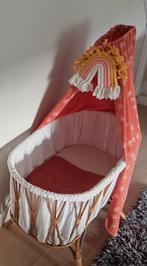 Rotan wieg met hemel en matras, Kinderen en Baby's, Babywiegjes en Ledikanten, Ophalen, Zo goed als nieuw, Wieg