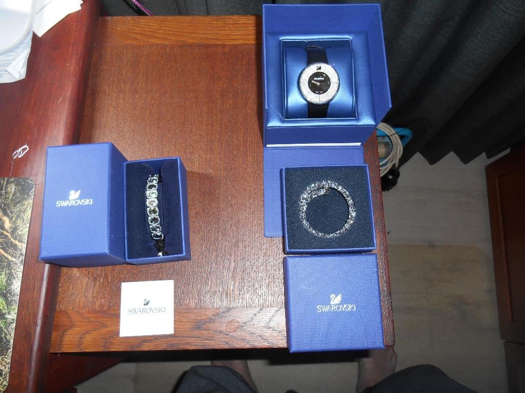 swarovski set, Ophalen of Verzenden, Zo goed als nieuw, Sieraad of Horloge