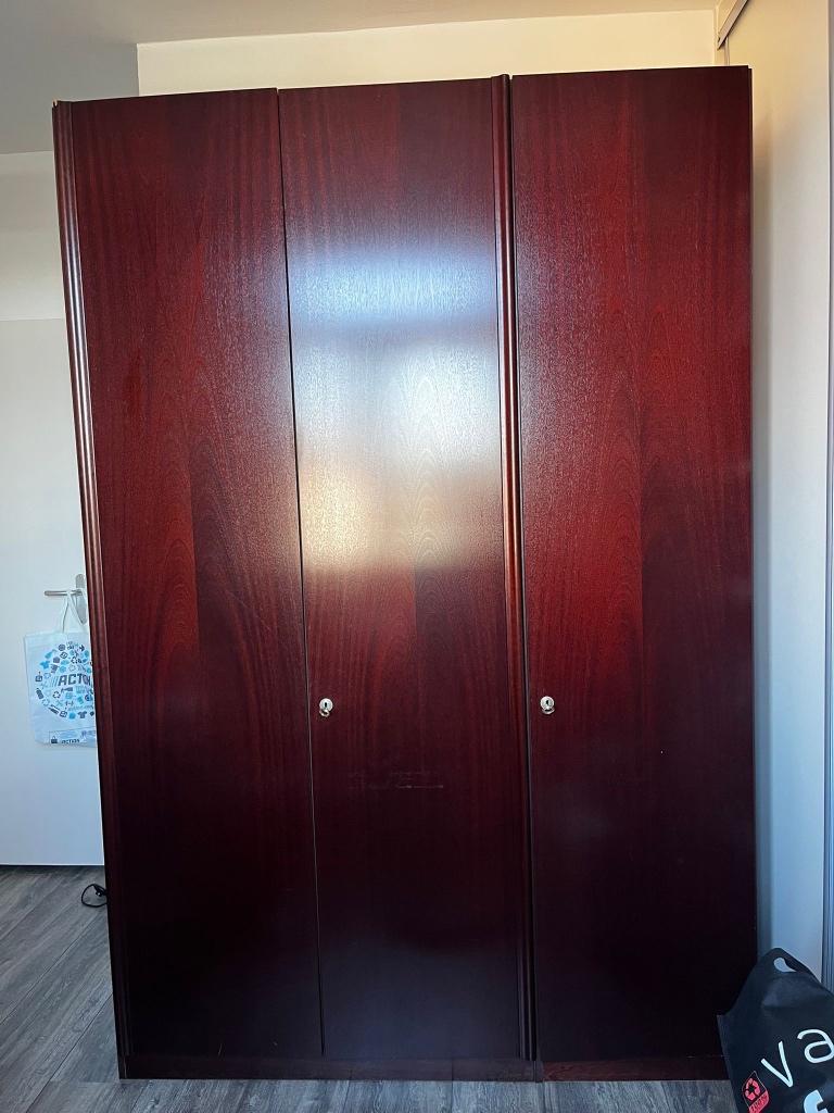Cedar houten kast, Huis en Inrichting, Kasten | Roldeurkasten en Archiefkasten, Gebruikt, 100 tot 150 cm, 200 cm of meer, Met slot