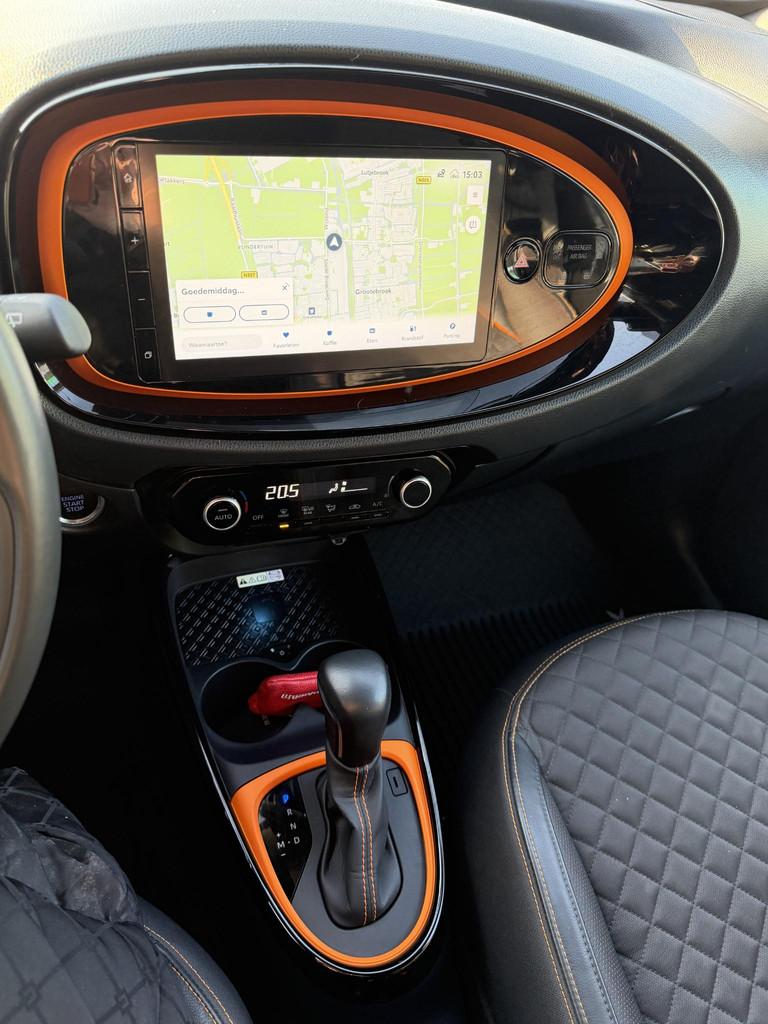 Toyota Aygo X 1.0 VVT-i S-CVT Limited AUTOMAAT | TWO TONE CO, Gebruikt, 4 stoelen, Leder en Stof, 3 cilinders