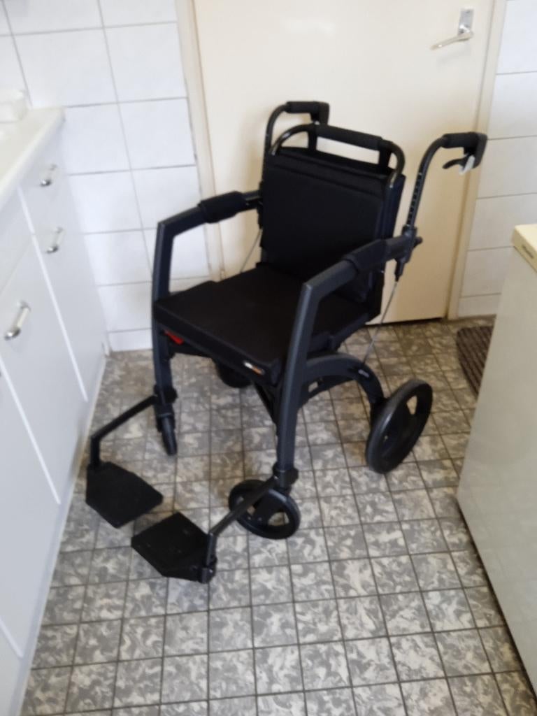 rollator en rolstoel in een, Ophalen, Inklapbaar, Zo goed als nieuw, Duwrolstoel