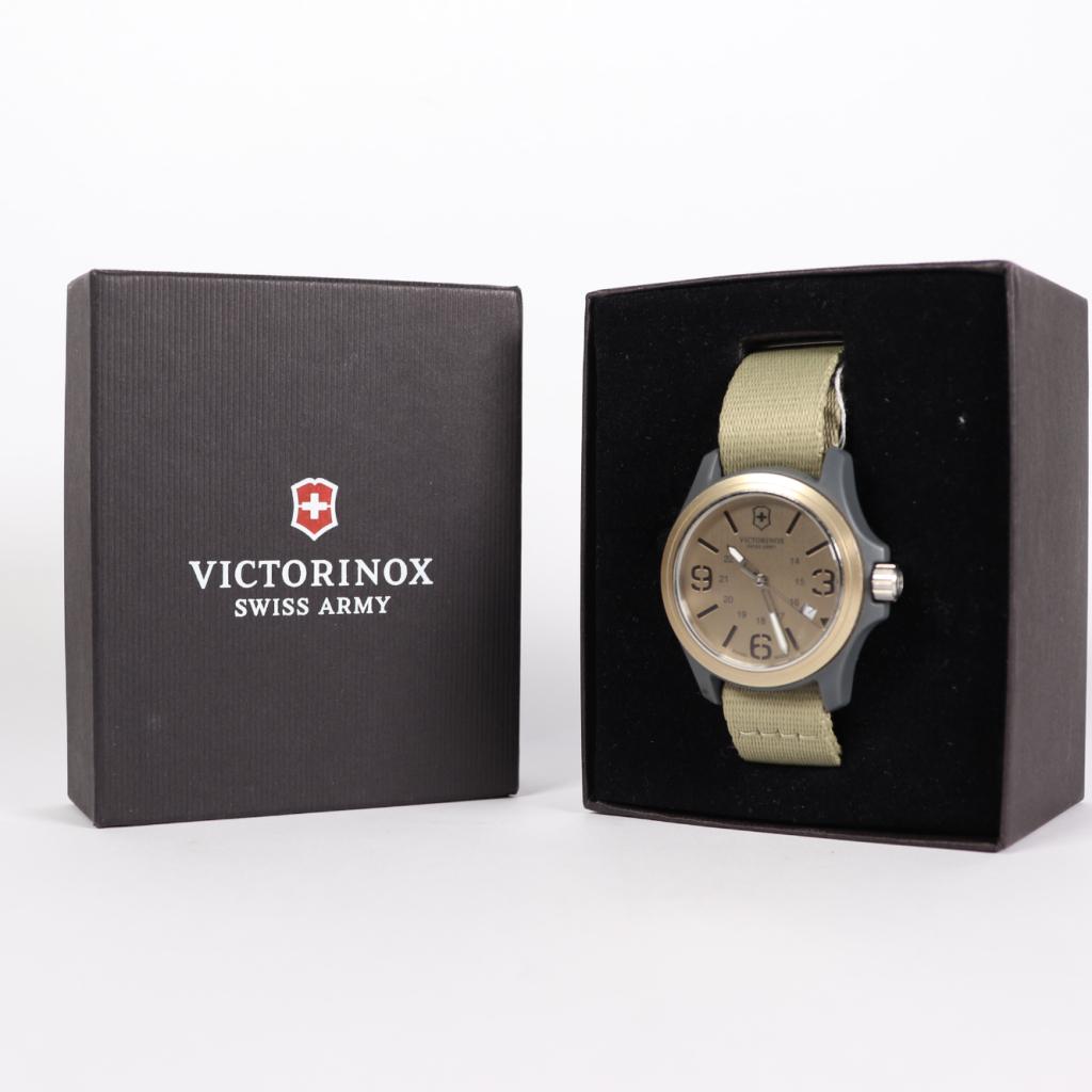 Victorinox 241516 Horloge -  Incl. Garantie  A, Flex Ltd., Zo goed als nieuw, https://flex.com/contact-us, Nobelstraat 10, 5807 GA Oostrum LB, Limburg, Nederland