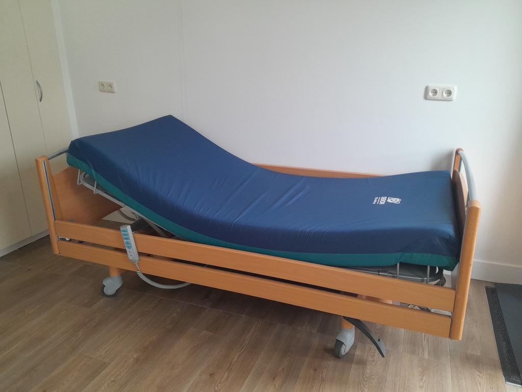 Hoog laag bed, Ophalen, 90 cm, Eenpersoons, Zo goed als nieuw