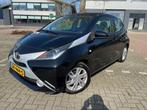 Toyota Aygo 1.0 12V Vvt-i 5 Ddrs|Vouwdak|Camera|NAP|Airco, Voorwielaandrijving, Zwart, Leder en Stof, Zwart