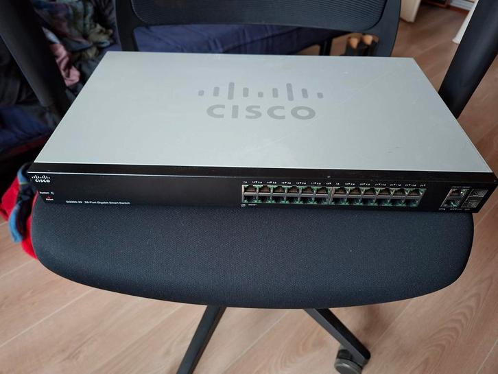 Cisco SG200-26 26-Poorts Gigabit Smart Switch, Computers en Software, Netwerk switches, Ophalen