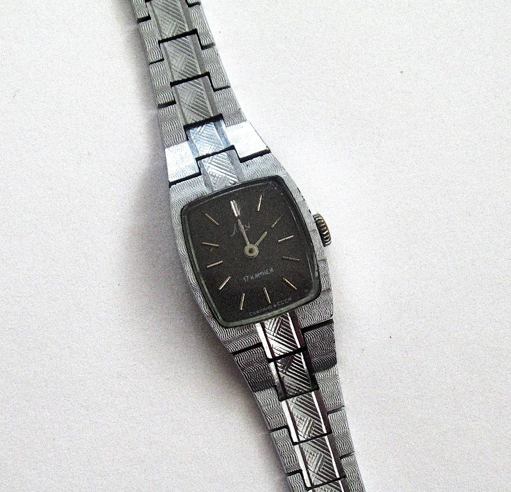 Retro LUCH mechanisch dames horloge USSR van de 70 jaren., Ophalen of Verzenden, Gebruikt, Staal, Overige merken