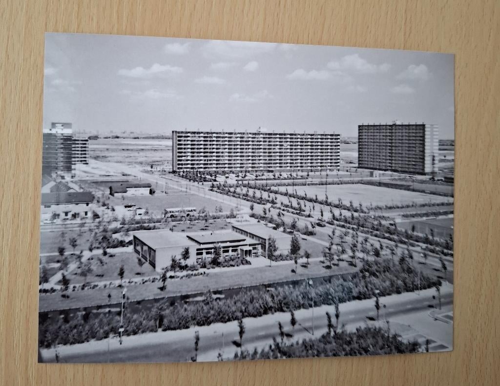 Foto Vlaardingen Eksterlaan met Gerbrandyschool - 1971, 1960 tot 1980, Verzenden, Foto, Nieuw