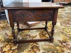 Vintage houten nachtkastje/ bijzettafel met snijwerk, Antiek en Kunst, Ophalen