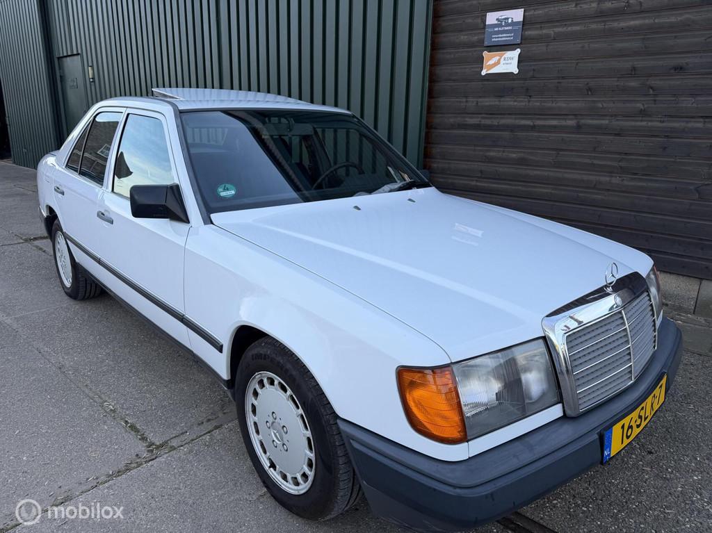 Mercedes-Benz W124 300 E AUT Schuifdak Prachtige staat!, Automaat, 179 pk, Wit, Mercedes-Benz