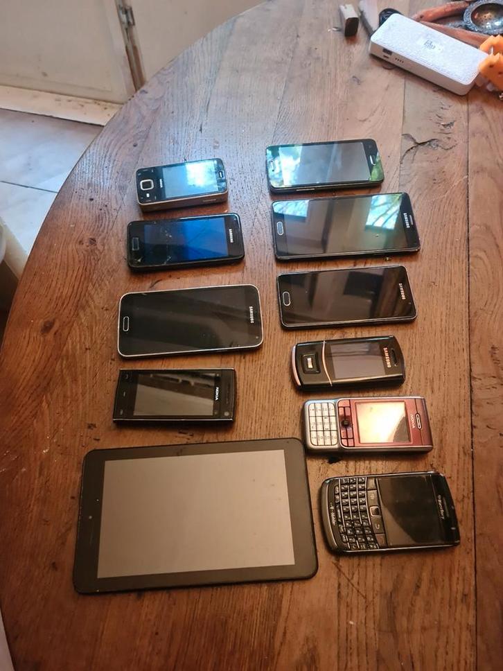 Partij van 11 telefoons en 1 tablet, Telecommunicatie, Mobiele telefoons | Overige merken, Ophalen of Verzenden