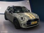 Mini Cooper 1.5 Chili AutLeerXenonschuifdakSt, Auto's, 136 pk, Gebruikt, Euro 6, 4 stoelen