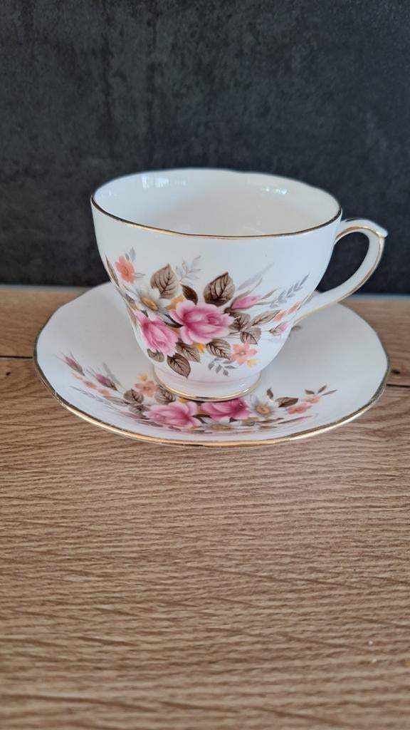 Duchess porseleinen theekop en schotel met rozen, Ophalen of Verzenden