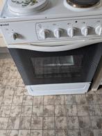 Elektrisch fornuis Indesit, Witgoed en Apparatuur, Fornuizen, Ophalen, Gebruikt, 4 kookzones, 85 tot 90 cm