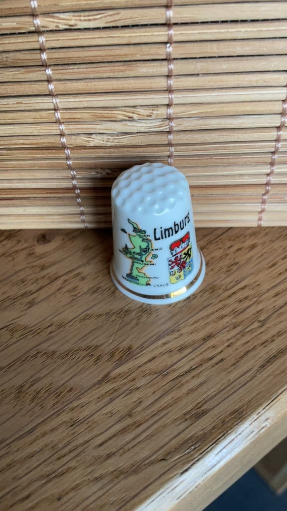 Limburg vingerhoed vingerhoedje vingerhoedjes vingerhoeden, Verzenden, Nieuw, Porselein, Nederland