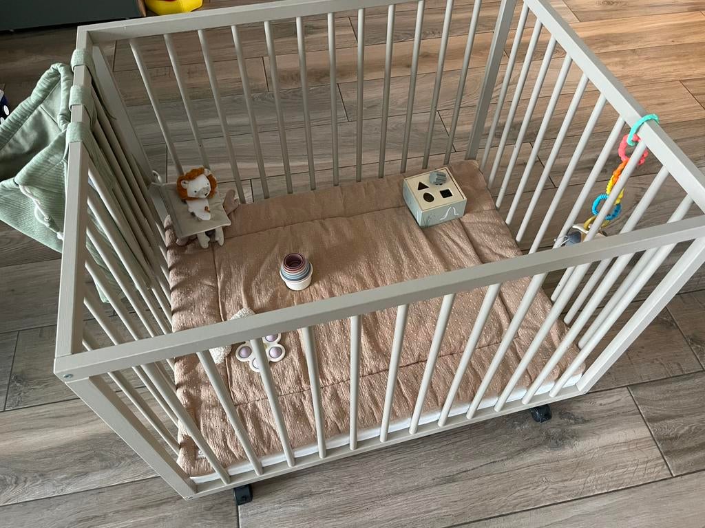 Box met wieltjes incl matras en boxkleed, Kinderen en Baby's, Boxen, Ophalen, Zo goed als nieuw, Rond, In hoogte verstelbaar