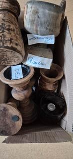 Doos vol houten woonaccessoires sober en stoer, Ophalen