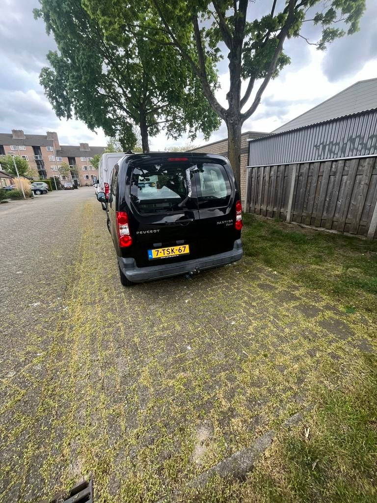 Peugot partner, Met chauffeur, Personenauto