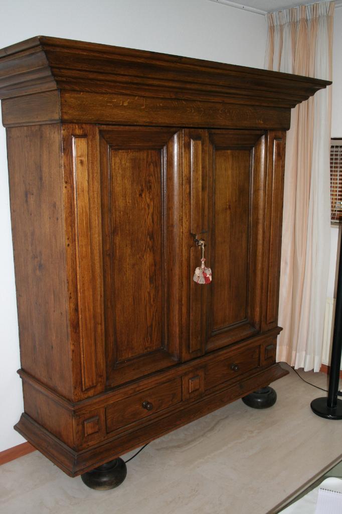 Antieke Drentse Pastoorskast - Eikenhout, Antiek en Kunst, Ophalen