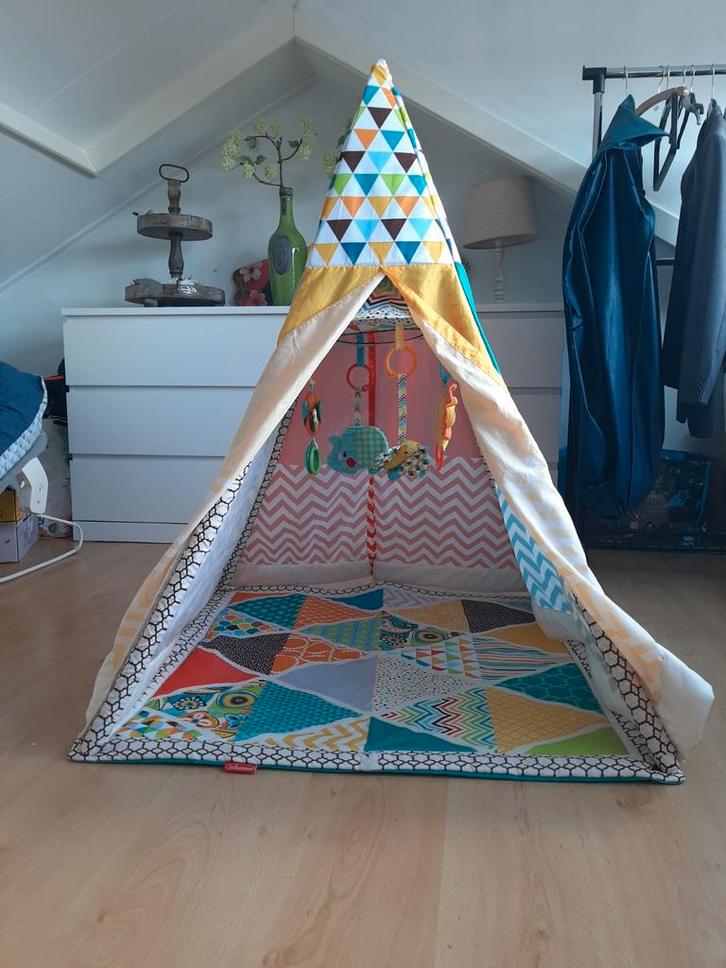 Luxe Infantino Tipi Tent met Speelkleed, Kinderen en Baby's, Speelgoed | Speeltenten, Zo goed als nieuw, Ophalen