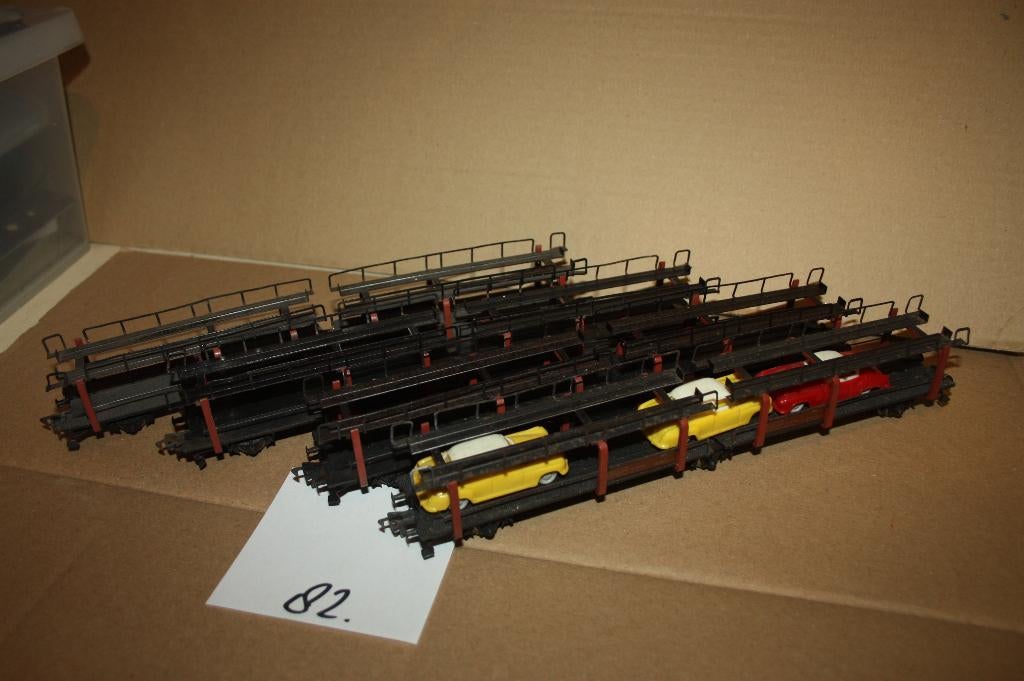 82)  vier Fleischmann autotransporters, Gebruikt, Gelijkstroom, Fleischmann, Wagon