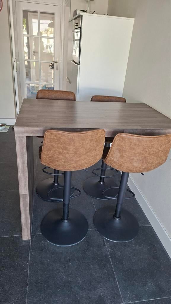 Bartafel inclusief 4 krukken, Ophalen