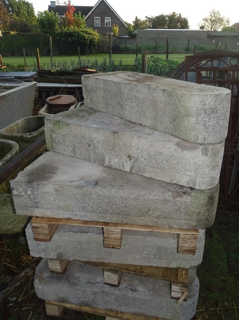 antieke hardstenen wenteltrap bestaande uit 14 tredes arduin, Ophalen