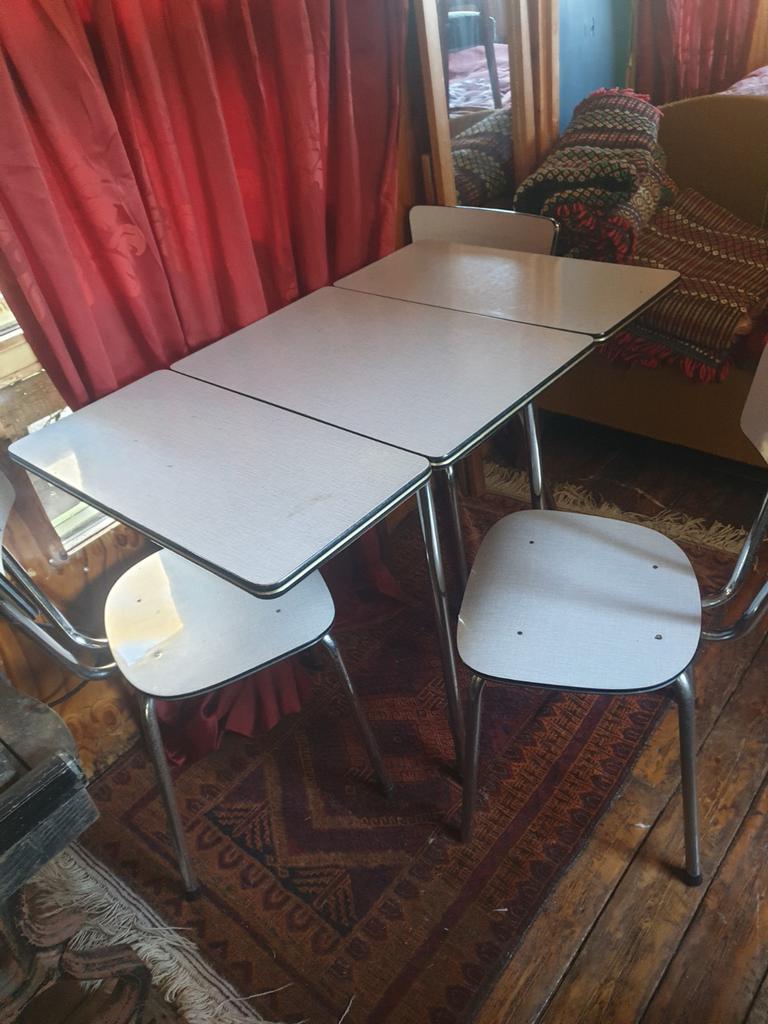 Formica tafel met 3 stoelen - Vintage eethoek, Huis en Inrichting, Gebruikt, Metaal, Drie personen, Vintage, Retro