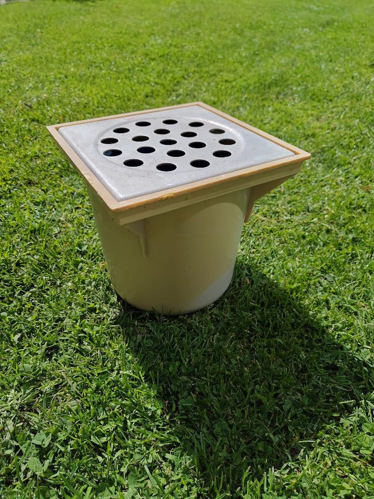 Afvoerput vloerput met rvs rooster, Doe-het-zelf en Verbouw, Buizen en Afvoer, Afvoer, Gebruikt, Ophalen of Verzenden, Rvs