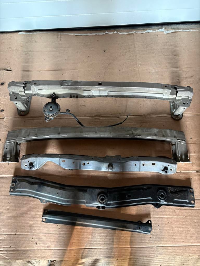 Suzuki Alto / Nissan Pixo voorbumper balk 2009-2014, Gebruikt, Voor, Ophalen of Verzenden, Bumper