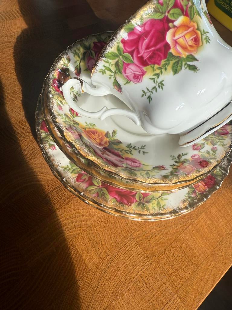 Royal Albert Old Country Roses serviesdelen, Gebruikt, Ophalen of Verzenden, Overige stijlen, Kop(pen) en/of Schotel(s)