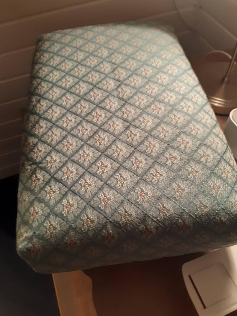 Voetenbankje, Huis en Inrichting, Ophalen, Minder dan 50 cm, Gebruikt, 50 tot 75 cm