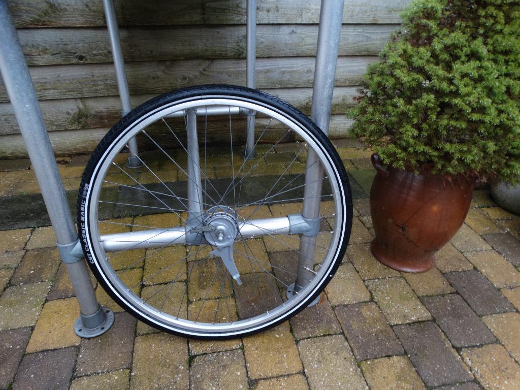 24 26 28 inch voor en achterwielen, Ophalen of Verzenden, Band