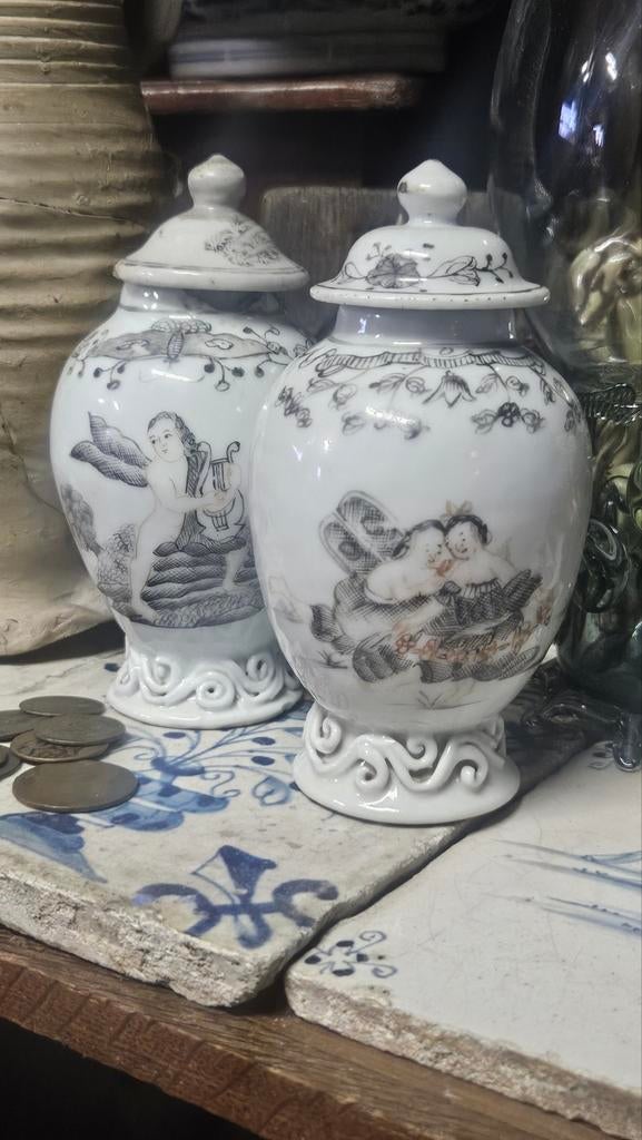 2 Chinees Porseleinen Theebussen Encre de Chine (1723-1735), Ophalen