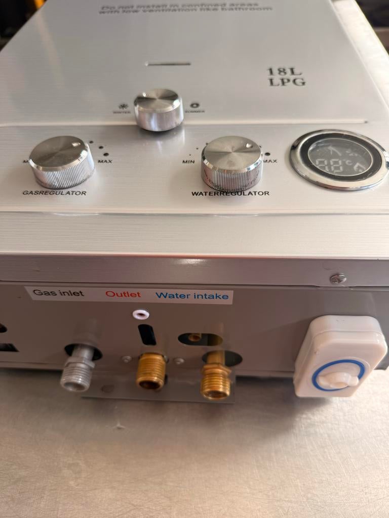 Geiser op gas 18 liter - Direct warm water 2 maand oud, Geiser, Ophalen of Verzenden, Minder dan 3 jaar oud, Minder dan 20 liter