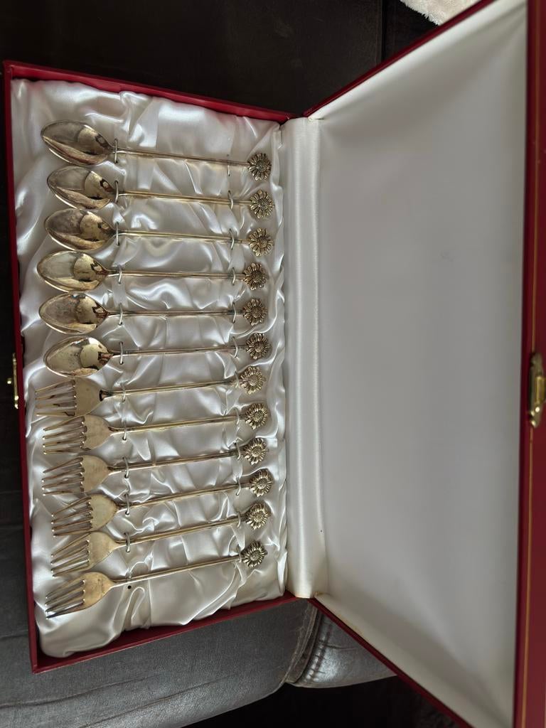 Vintage Bestekset in Rode Doos - 12 Stuks, Antiek en Kunst, Ophalen