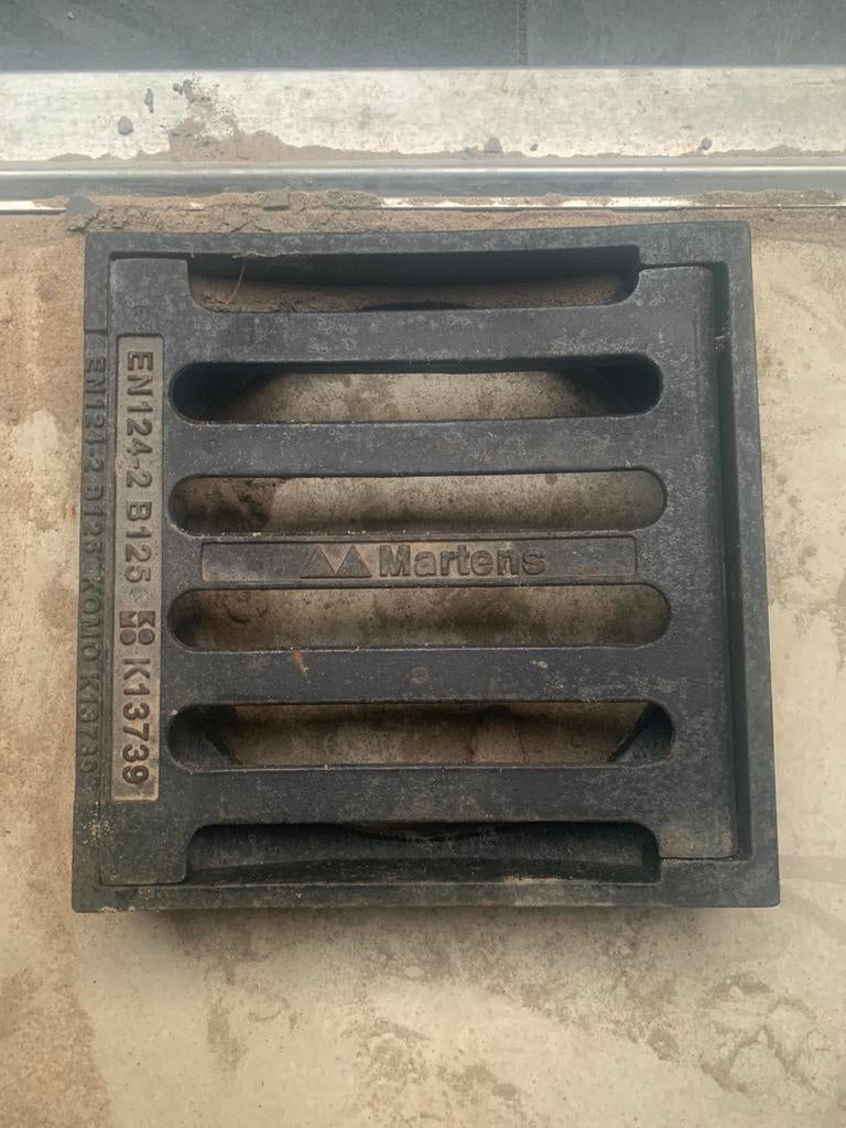 Putdeksel gietijzer, Ophalen, Zo goed als nieuw, Minder dan 2 meter, 80 mm of meer