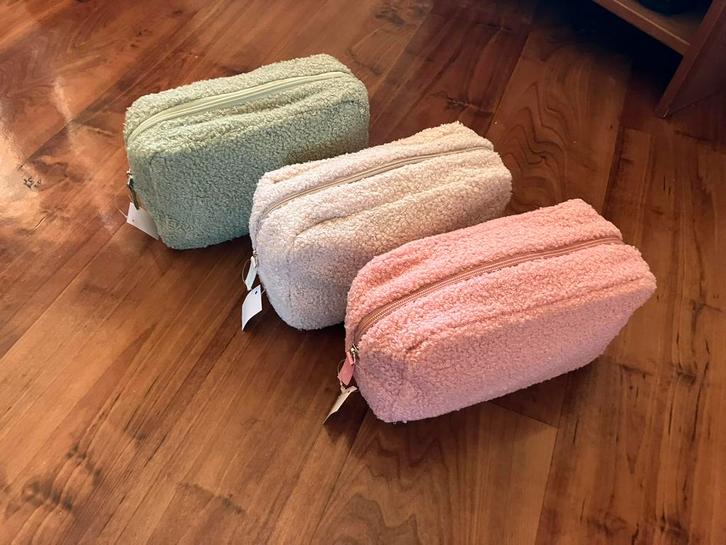 Teddy toilettas, in 3 kleuren beschikbaar. 23x15 cm, Sieraden, Tassen en Uiterlijk, Toilettassen, Nieuw, Ophalen of Verzenden