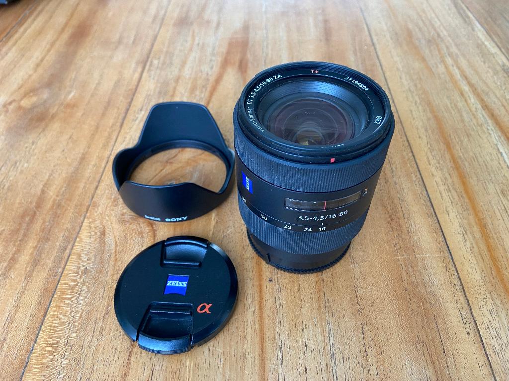 Sony 16-80mm Carl Zeiss F3.5-4.5 DT Vario-Sonnar T*, Ophalen, Zo goed als nieuw, Telelens, Zoom