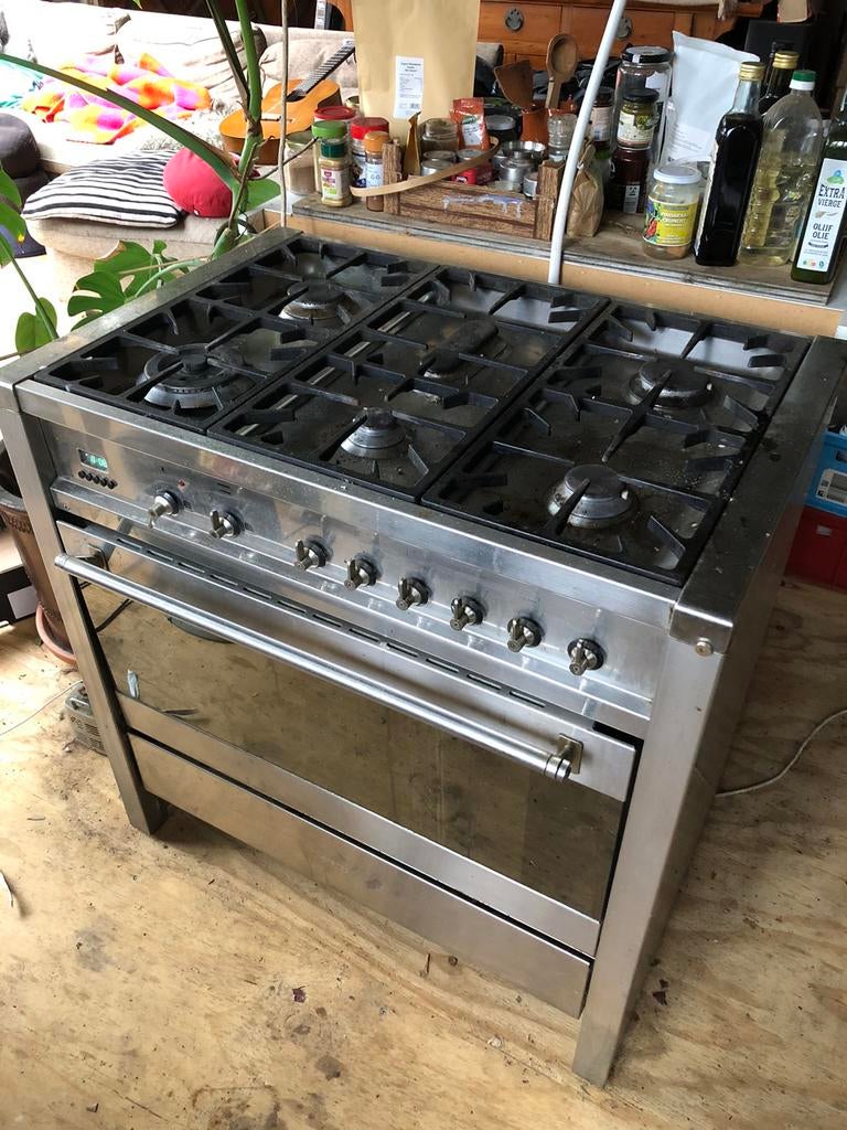 Smeg gasfornuis met grote oven 90cm, Witgoed en Apparatuur, Fornuizen, 60 cm of meer, Ophalen of Verzenden, Zo goed als nieuw