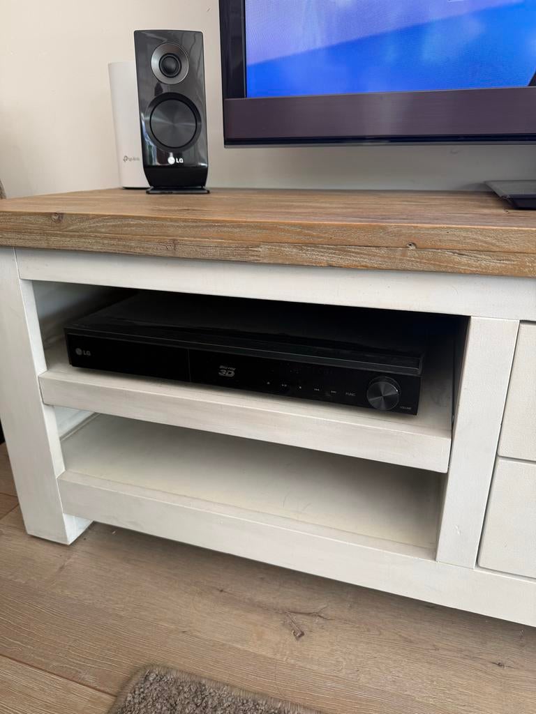 Tv meubel met tv en losse speakers, Gebruikt, 100 tot 150 cm, Ophalen of Verzenden, Minder dan 100 cm