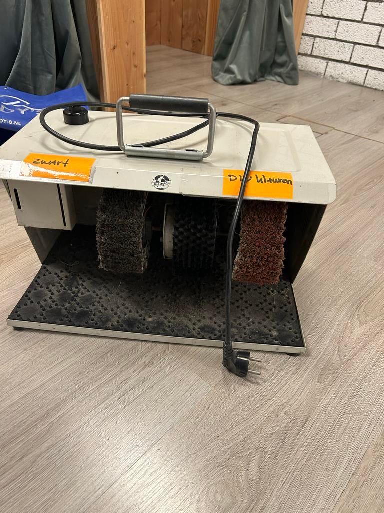 Schoenpoetsmachine, Ophalen, Gedragen, Zwart, Sneakers of Gympen