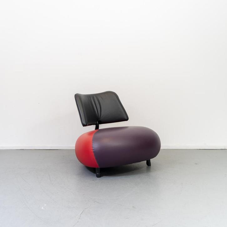 1x Leolux Pallone Fauteuil Rood/Paars - Zwart, Huis en Inrichting, Fauteuils, Zo goed als nieuw, Leer, Metaal, 75 tot 100 cm, 75 tot 100 cm