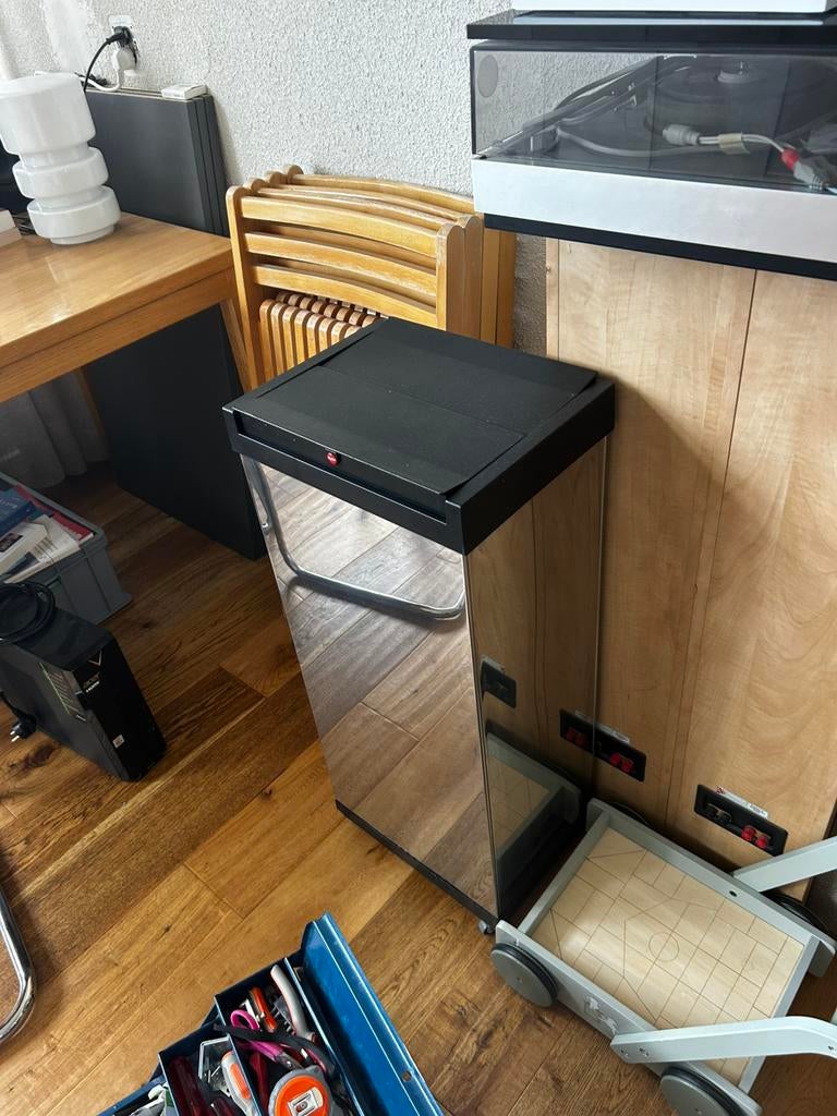 Hailo prullenbak met wieltjes, Ophalen, Gebruikt, 30 tot 40 liter, Metaal