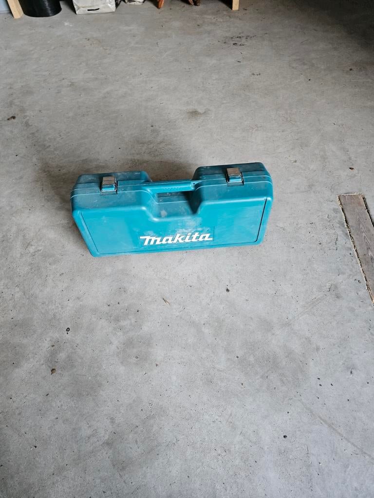 Lege kist van makita, Ophalen